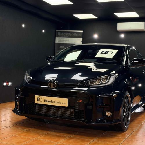 GR Yaris Side